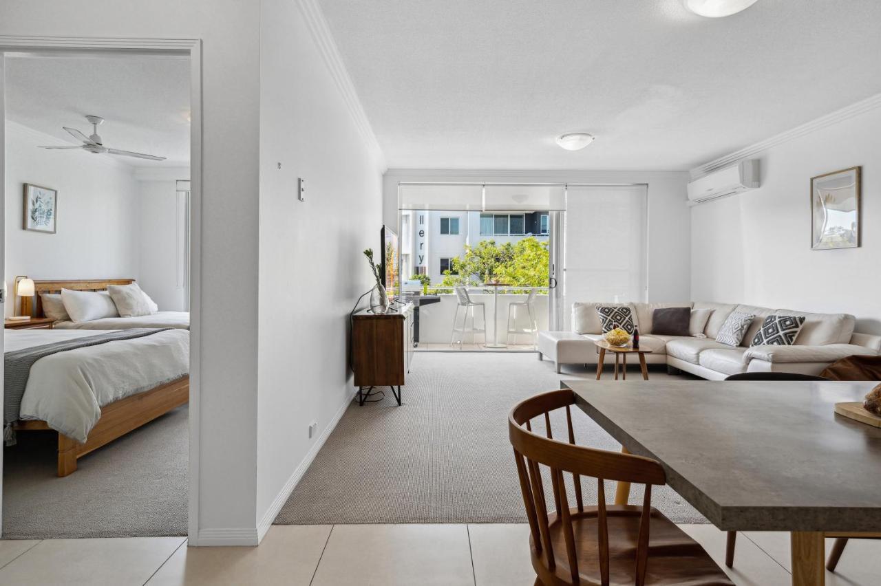 Luxury Varsity-robina-bond * Gold Coast